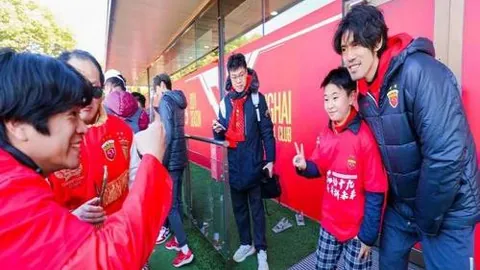 奥莫特短暂登场18分钟，表现低迷，6犯被罚下仅获7分4板